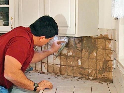 Как приклеить керамическую плитку к дереву. Сложности при укладке плитки на деревянный пол 17