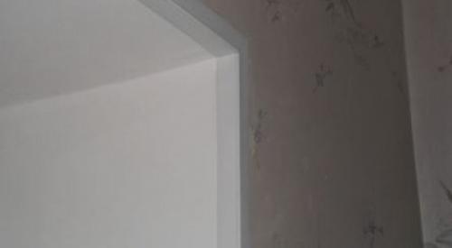 Нужны ли уголки на обои. Как снять уголки с пластикового окна?