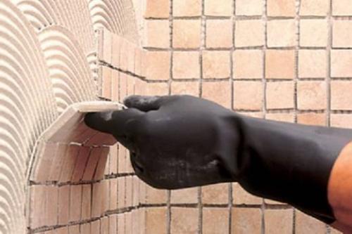 Наклеить мозаику на плитку. Процесс укладки мозаики