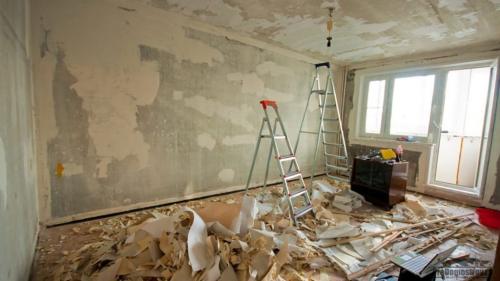 Этапы подготовки стен под обои в новостройке. Подготовка стен к поклейке обоев: удаление старых покрытий