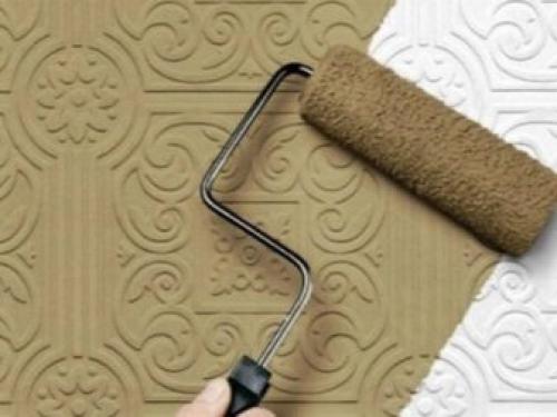 Чем приклеить потолочную плитку к дереву. Влияние основы потолка на выбор клея 05