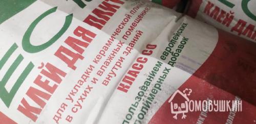 Чем приклеить плитку к бетону. Чем приклеить плитку в ванной, если она отвалилась от цементной основы – лучшие материалы