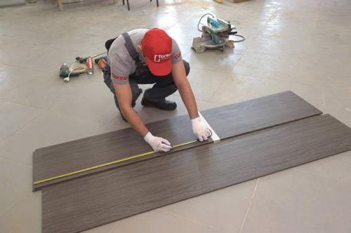 На что приклеить пластиковые откосы на окна. Особенности 30