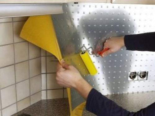 Отваливается керамическая плитка от фанерной стены. Отошла плитка на полу, что делать 18