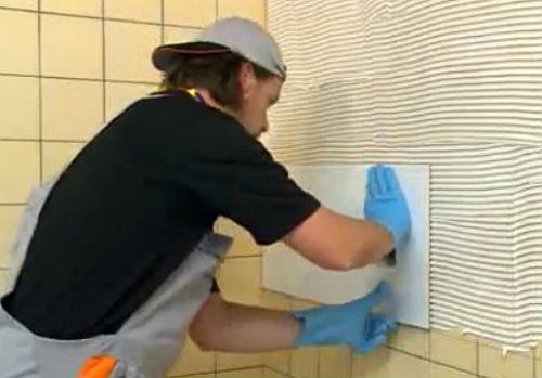 Чем приклеить керамическую плитку к керамической плитке. Можно ли класть плитку на плитку?