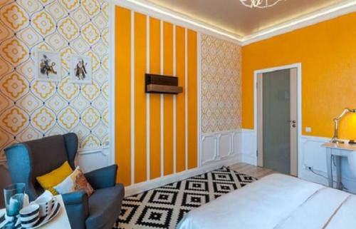 Поклейка обоев внахлест с подрезкой. Какие обои нельзя клеить в стык, а какие в нахлест