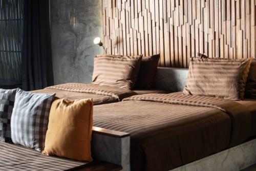 Отделка стен деревянными рейками. Декоративные рейки для стен в интерьере: гостиной, прихожей, кухни и спальни. Инструкция, как сделать и крепить деревянные баффели