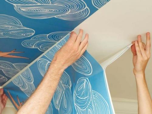 Как правильно клеить обои от окна или к окну. Поклейка обоев: от окна или от двери