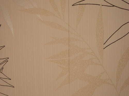 Как убрать стыки на обоях. Как исправить грубые стыки обоев без переклейки