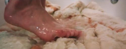 Как стирать одеяло из овечьей шерсти. Как стирать одеяло из шерсти ногами — пошагово с фото