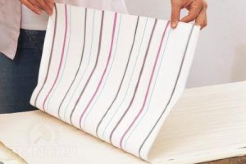 Чем приклеить пластиковые панели к обоям. Технические особенности ПВХ-панелей и обоев