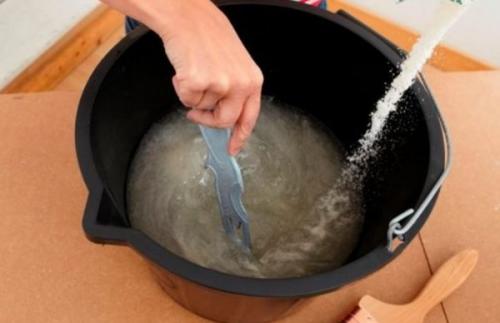 Откуда начинать клеить обои. Откуда правильно начинать клеить обои в комнате