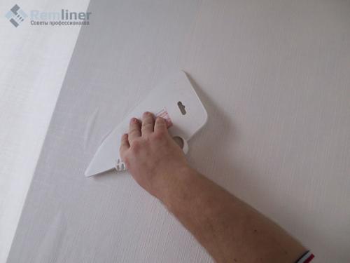 Как клеить обои в сложных местах. Технологии поклейки