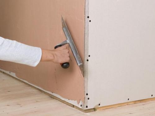 Чем закрыть углы на обоях. 3 способа защитить внешние углы после поклейки обоев