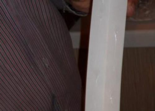 Нужно ли клеить уголки на обои. Как клеить уголки