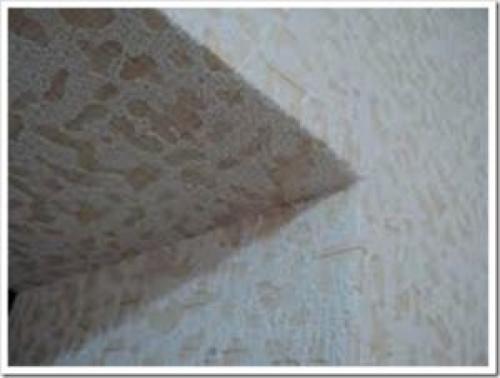 Нужно ли клеить уголки на обои. Как клеить уголки