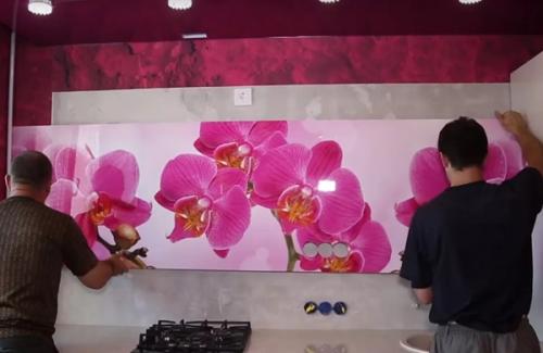 Пластиковый уголок и акриловый монтажный клей. Виды клеевых составов 02