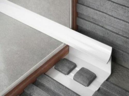 Как установить внешний уголок на плитку. Пластиковый наружный уголок для плитки. 02 Как установить внешний уголок на плитку. Пластиковый наружный уголок для плитки. 02