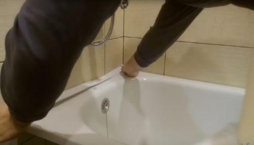 Герметик для плинтуса в ванной. Лента