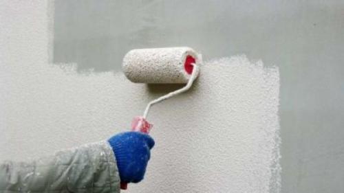 Нанесение шпаклевки валиком на потолок. Для чего используется инструмент?