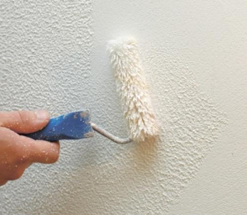 Технология нанесения шпаклевки на стену валиком. Для чего используется инструмент? 01