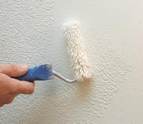 Нанесение шпаклевки валиком на потолок. Для чего используется инструмент?