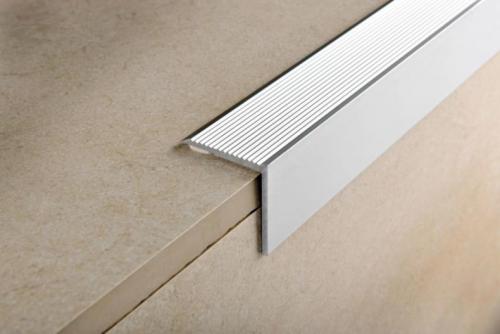Алюминиевые или пластиковые уголки для керамической плитки. Уголки для плитки (бордюры): 200 фото-идей оформления в ванной и на кухне наружным или внутренним профилем при укладке плитки