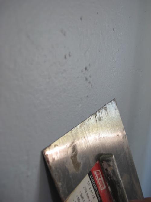 Материалы для выравнивания стен под обои. Зачем ровнять стены, и для чего необходима правильная геометрия в комнате