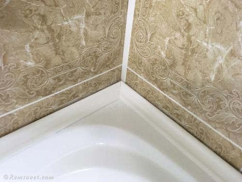Как приклеить пластиковый плинтус на ванну 09