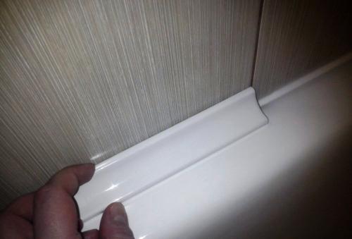 Как приклеить молдинг на ванну. Разновидности сантехнических уголков для ванной