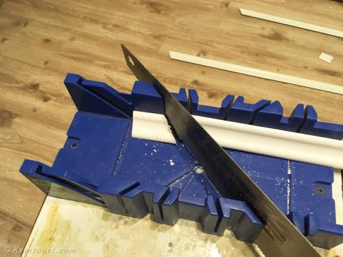 Как приклеить пластиковый плинтус на ванну 03