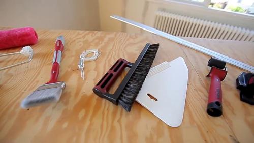 Что нужно для того, чтобы поклеить обои. Как клеить обои правильно: нюансы подготовки основы и подробное описание процесса работ